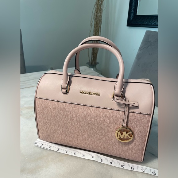 Michael Kors women Medium Duffel Satchel bag. Handbag purse and crossbody NEW. - Picture 12 of 16